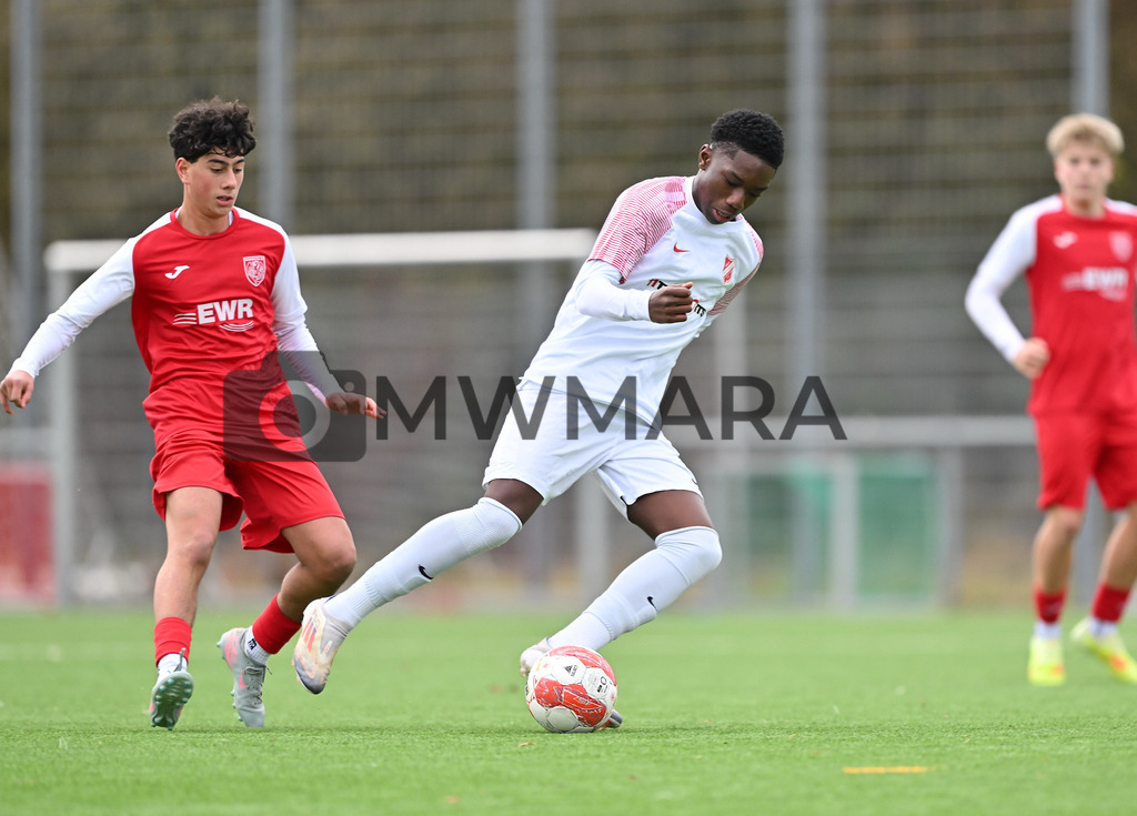 Fussball I Herren I Saison 2025-2026 I Bundesliga I 6. Spieltag I Eintracht Frankfurt - FC Bayern München  | MWMARA - Realisiert mit Pictrs.com
