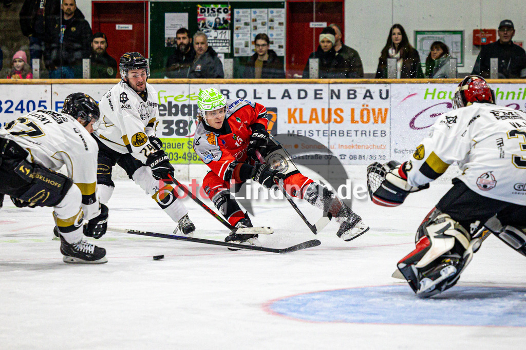 TSV Peißenberg MINERS vs EHC Königsbrunn | Eishockey Bayernliga Vorrunde 2024/2025, TSV Peißenberg MINERS vs EHC Königsbrunn, 20241027,Torchance Ryan MURPHY (Miners 15),2024-10-27 in Peißenberg (Eisstadion)Ryan MURPHY (Miners 15)Copyright: WolfgangxLindner
