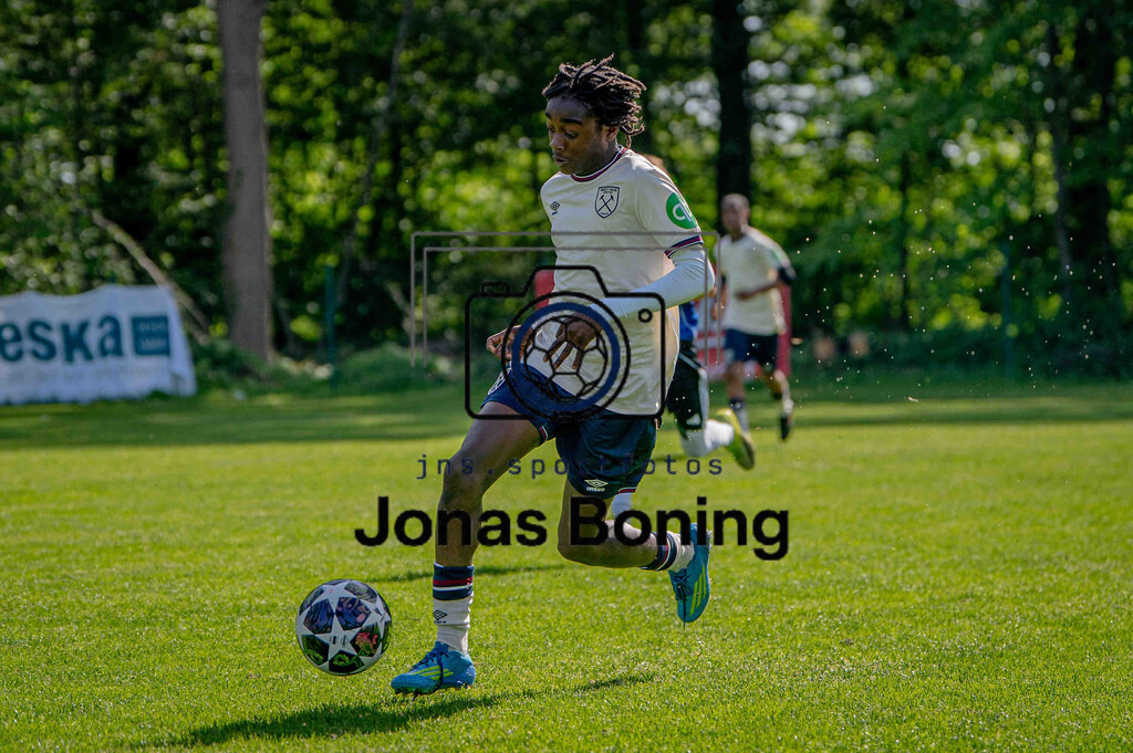 Fußball I C-Junioren I Saison 2025-2026 I Pfingsturnier Langförden I 12937 | jns.sportfotos - Realisiert mit Pictrs.com