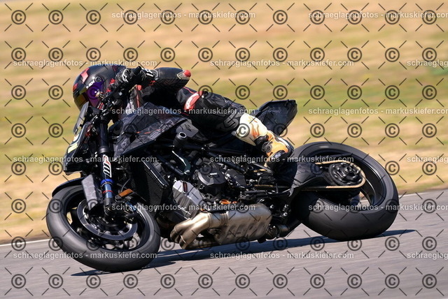 26bt04-1979 | markuskiefer.com - Realisiert mit Pictrs.com