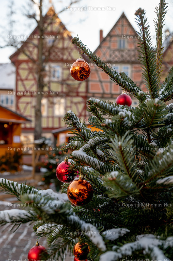 DSC_5300 | interliche Stimmung auf dem Bensheimer Weihnachtsmarkt. Zwischen festlich geschmückten Ständen und warmem Lichterglanz trifft sich in der Altstadt vorweihnachtliches Leben an der Hessischen Bergstraße.