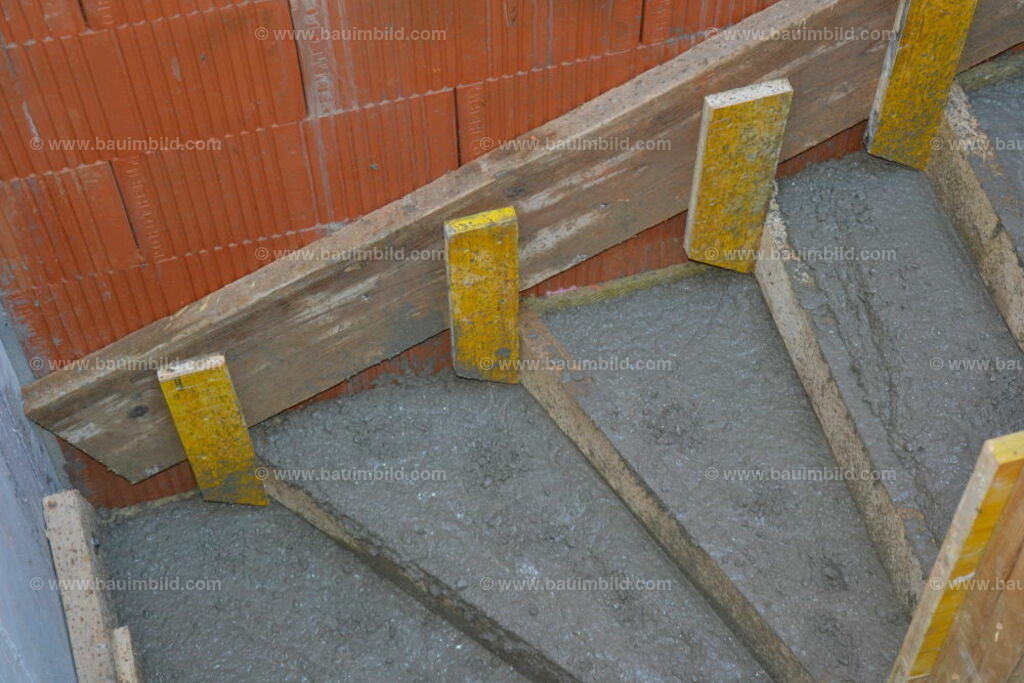bib-lg04-betonarbeiten-treppen-0719 | Nach LV-Leistungsgruppen sortierte Detailfotos über den Bau eines Hauses. Alle Hausbau-Bilder direkt vom Urheber und Autor der Website Haus-Selber-Bauen.com