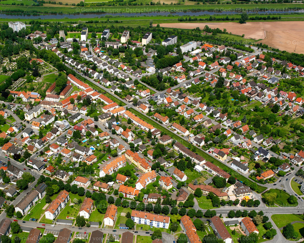 2626344 | KEHL 09.06.2006 Landwirtschaftliche Nutzflächen und Feldgrenzen  umsäumen das Siedlungsgebiet des Dorfes in Kehl im Bundesland Baden-Württemberg, Deutschland // Agricultural land and field boundaries surround the settlement area of the village  in Kehl in the state Baden-Wuerttemberg, Germany Foto: Gerhard Launer