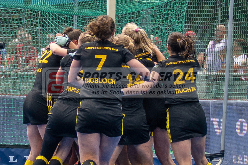 Final4_20250601-1256-Z82_9082 | Krefeld, Deutschland, 01.06.2025:  Feldhockey Final4 2025 – „Deutsche Feldhockey-Meisterschaften 2025“ Harvestehuder HTC - Düsseldorfer HC (Finale Damen) im Gerd-Wellen-Hockeyanlage am 01.06.2025 in Krefeld, Deutschland. (Foto von Kramhöller/Fehrmann/Kaste)Krefeld, Germany, 01.06.2025: Feldhockey Final4 2025 – „Deutsche Feldhockey-Meisterschaften 2025“ Harvestehuder HTC - Düsseldorfer HC (Finale Damen) in Gerd-Wellen-Hockeyanlage at 01.06.2025 in Krefeld, Deutschland. (Foto from Kramhöller/Fehrmann/Kaste)