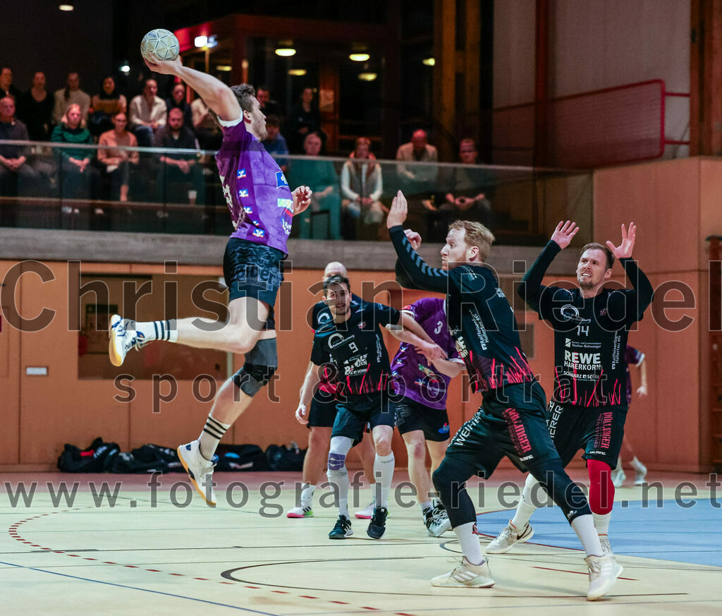 2023-11-26_037_SpVgg_Altenerding_gegen_TSV_1861_Mainburg | Erding, Deutschland, 26.11.2023:
Handball, Bezirksoberliga Männer 2023 / 2024, 9. Spieltag, SpVgg Altenerding gegen TSV 1861 Mainburg, Endergebnis: 34:20

Ferdinand Menzel (SpVgg Altenerding, #75)

Foto: Christian Riedel / fotografie-riedel.net