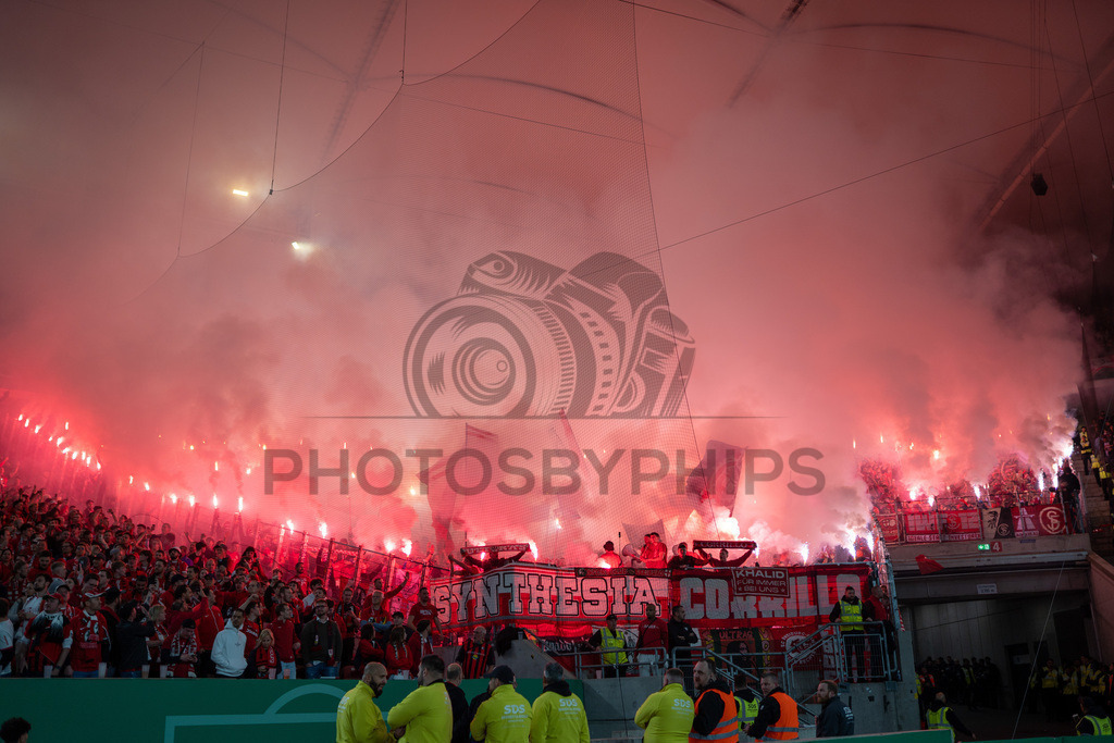 VfB Stuttgart vs. SC Freiburg, Fussball, DFB-Pokal, Halbfinale, 23.04.2026 | Pyrotechnik SC Freiburg,VfB Stuttgart vs. SC Freiburg, Fussball, DFB-Pokal, Halbfinale, 23.04.2026DFB regulations prohibit any use of photographs as image sequences and/or quasi-video