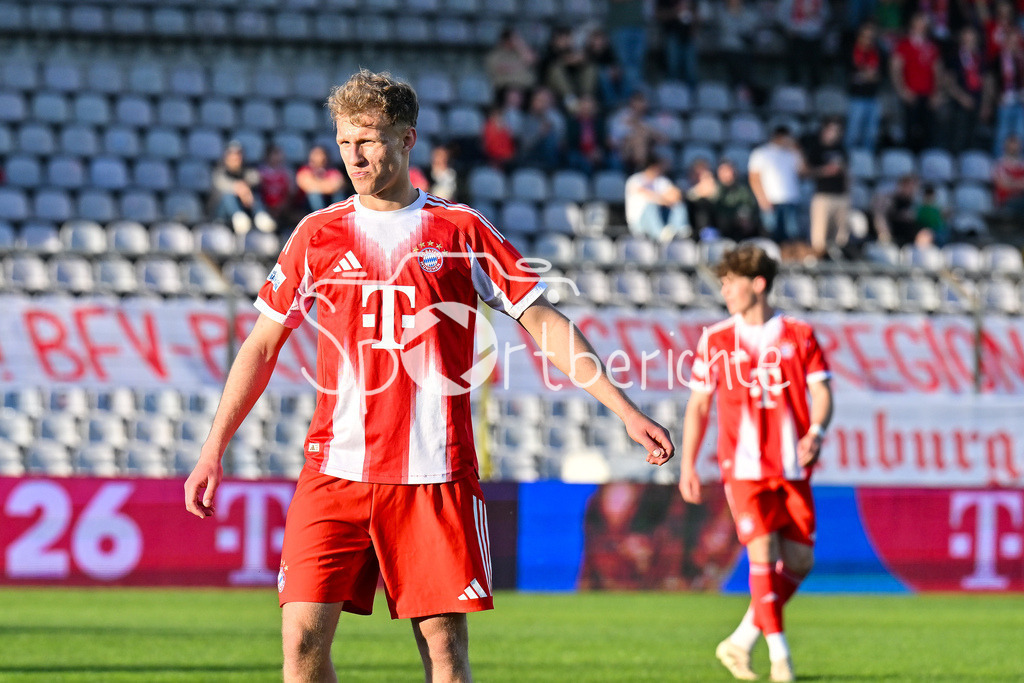 FC Bayern Amateure - TSV Aubstadt | MÜNCHEN, GERMANY - 24. APRIL: im Bild Kurt RÜGER (FC Bayern München II 8) während dem Match zwischen den Amateuren des FC Bayern und dem TSV Aubstadt am 31. Spieltag der Regionalliga Bayern im Grünwalder Stadion