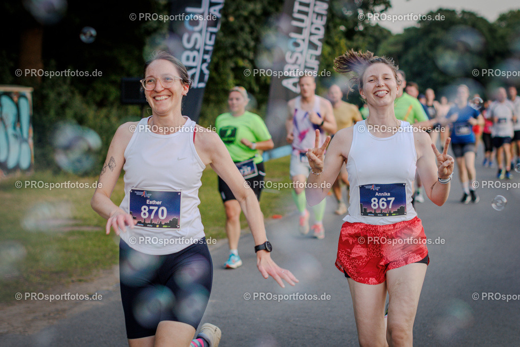 Sparda-Bank Nachtlauf Bonn; Bonn, 18.06.2025 | Impressionen vom Sparda-Bank Nachtlauf Bonn am 18.06.2025 in Bonn (Nordrhein-Westfalen). 