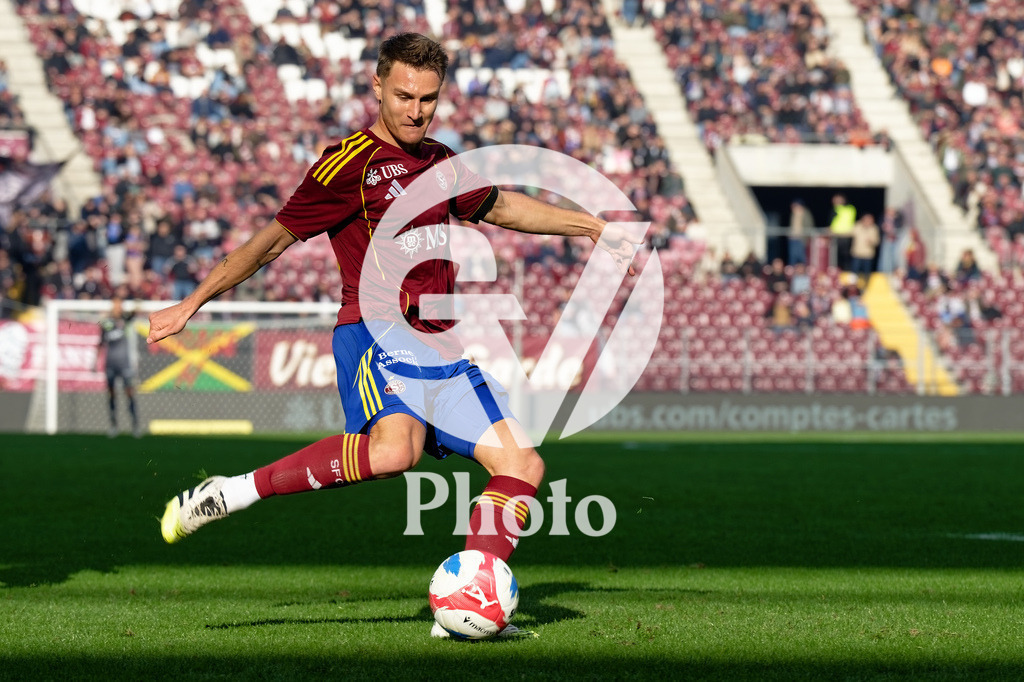 Brack Super League - Servette FC v FC Zurich | Marco Burch (15 Servette FC) in action (close up)  during the Brack Super League match between Servette FC and FC Zurich at Stade de Geneve in Geneva, Switzerland