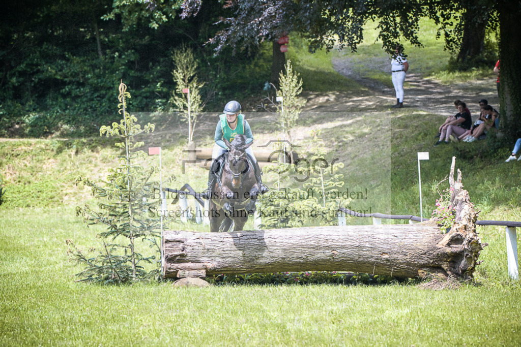 DOS_6948 | Entdecke hochwertige Reitturnierfotos von Foto Oger. Professionell, emotional und authentisch – jetzt Lieblingsmomente im Shop bestellen.Deutschlandweite Turnierfotografie. - Realisiert mit Pictrs.com