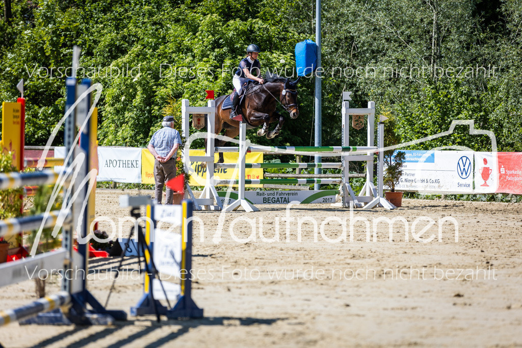 Donop24-M-Spr-038 | MomenTaufnahmen Pferdesportfotos