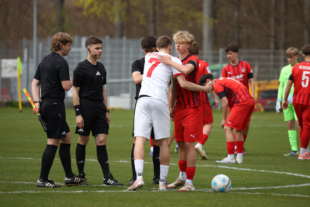 FCHOFK_260418_1886 | 1.FC Heidenheim 1846 vs. Offenbacher Kickers, Fußball, U17, B-Junioren, NWL, U17-DFB-Nachwusliga, 2025/2026, 10. Spieltag, 18.04.2026 in Heidenheim, Walter-Birkhold-Jugendstadion (Foto: Michael Bulling) - Realisiert mit Pictrs.com