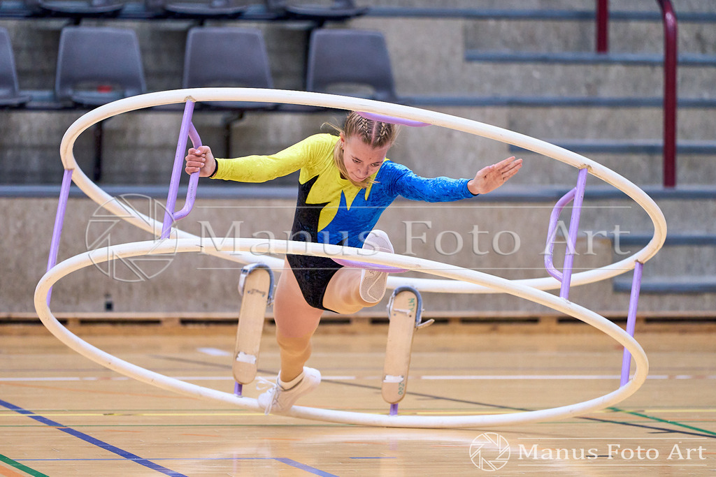 2024-11-09-4-D-DSC00534 | Professionelle Sportfotografie in Hamburg, Schleswig-Holstein und Niedersachsen – spezialisiert auf Rhönrad, Geräteturnen, Leistungsturnen und rhythmische Sportgymnastik. Bundesweite Begleitung von Rhönrad-Events. Jetzt Sport-Fotos - Realisiert mit Pictrs.com