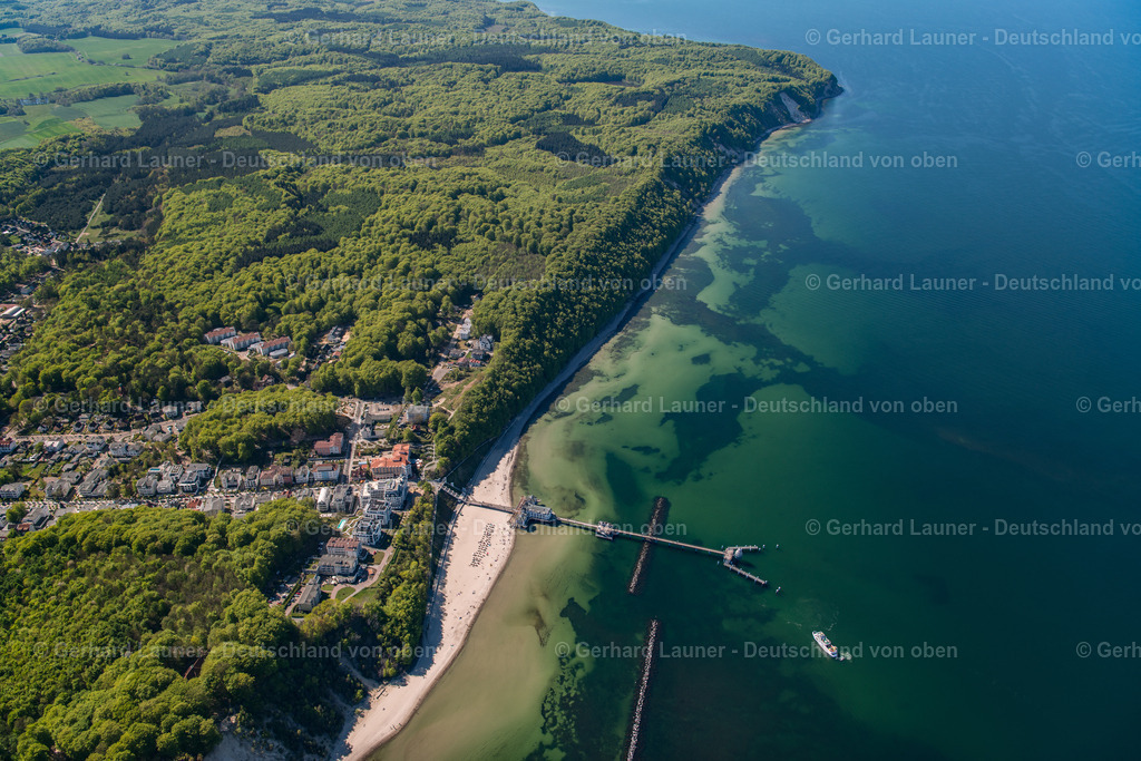 3801262 | SELLIN 2018 Ortsansicht an der Meeres-Küste der Ostsee entlang der Wilhelmstraße in Sellin an der Ostseeküste auf der Insel Rügen im Bundesland Mecklenburg-Vorpommern, Deutschland. // Townscape on the seacoast of Ostsee along the Wilhelmstrasse in Sellin at the baltic coast on the island Ruegen in the state Mecklenburg - Western Pomerania, Germany. Foto: Gerhard Launer