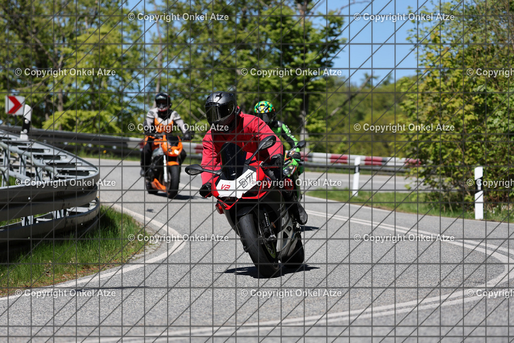 IMG_9477 | Fotograf am Kyffhäuser. Onkel Atze. Kyffhäuser Rennstrecke. Café36. Motorsportfotografie. - Realisiert mit Pictrs.com