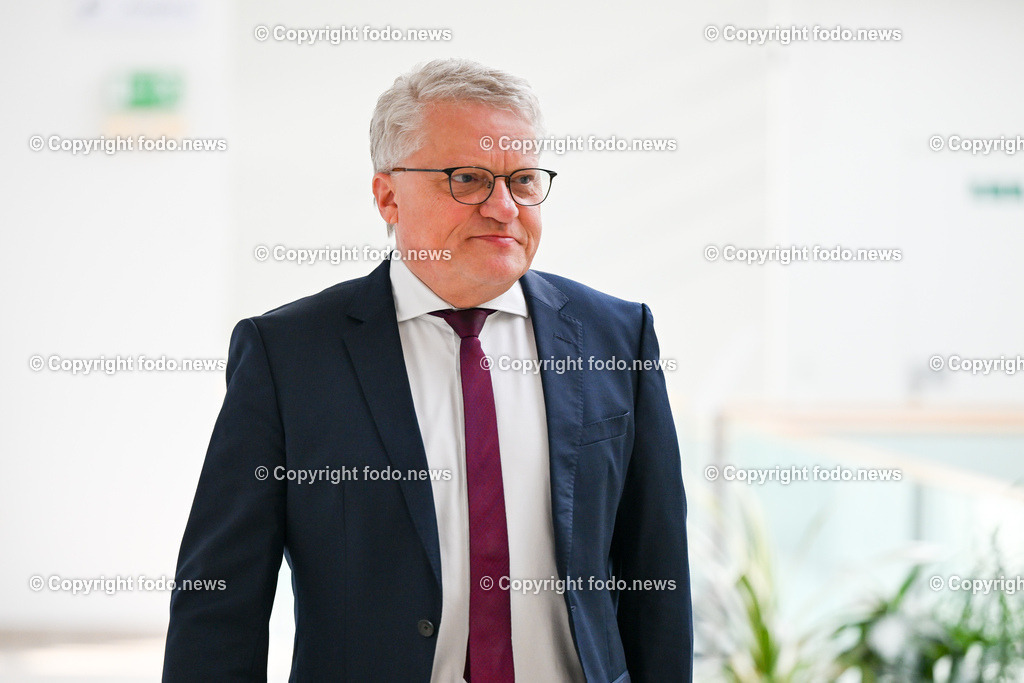Pressekonferenz LIVA Aufsichtsratssitzung_ 15.04.2024-4 | 15.03.2024, Altes Rathaus Linz, AUT, Pressekonferenz LIVA Aufsichtsratssitzung, im Bild Klaus Luger (SP, Bgm. der Stadt Linz)