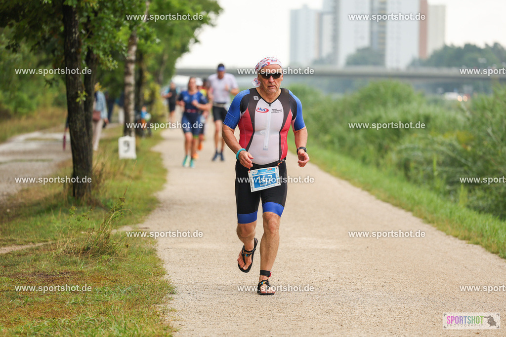 LUR_1922 | 34. M-net Erlanger Triathlon 2025 #erlangertriathlon  #mnettriathlon2025 #mnettriathlon #team #olympischedistanz #mitteldistanz #triathlon #maindonaukanal  #erlangertriathlon2025 #yourpictrs #tv1848 #tv1848erlangen  #triathlonbayern #sportinerlangen #demsportverbunden #sportshot_your_pictrs Copyright: www.sportshot.de