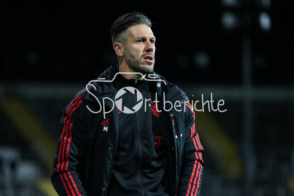 FC Bayern Amateure - 1. FC Nuernberg II | FCB Trainer Martin Demichelis in Aktion