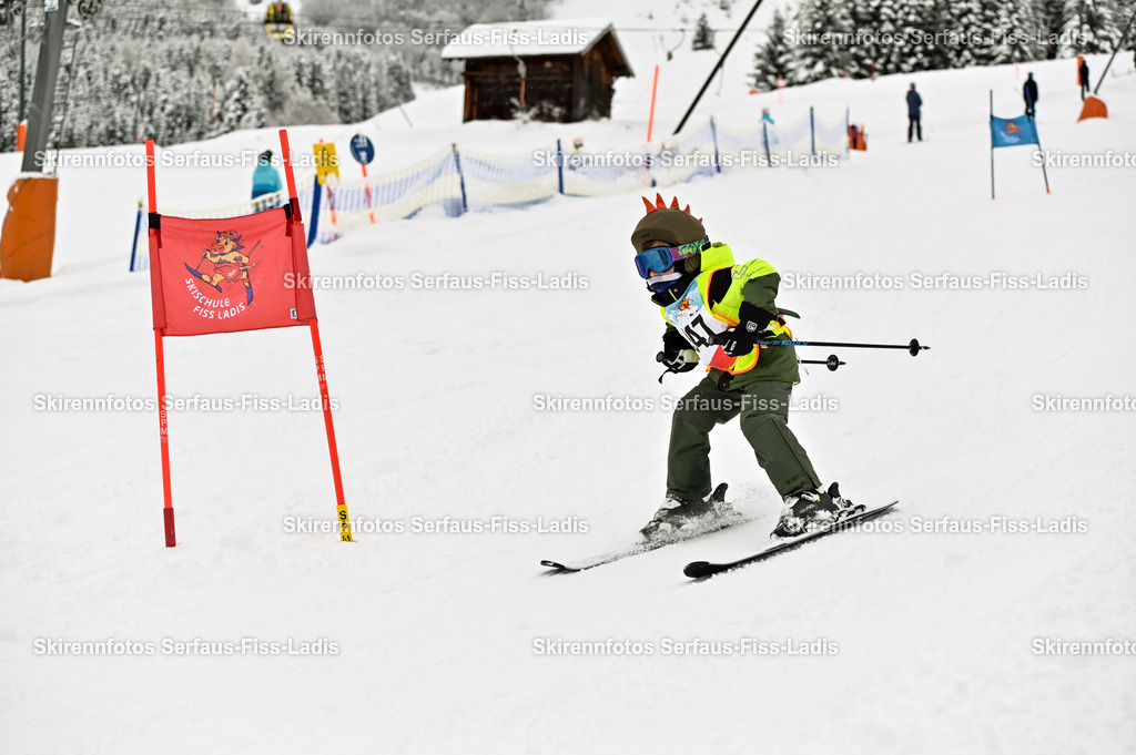 SRF_20.02.2026_0475 | Skirennfotos,Serfaus,Fiss,Ladis,Kinderskirennen,Winter,Tirol,Oberland,skirace,SFL,feelfree,weil wir's genießen,ski,Ski,skifahren,Sonnenplateau, - Realisiert mit Pictrs.com