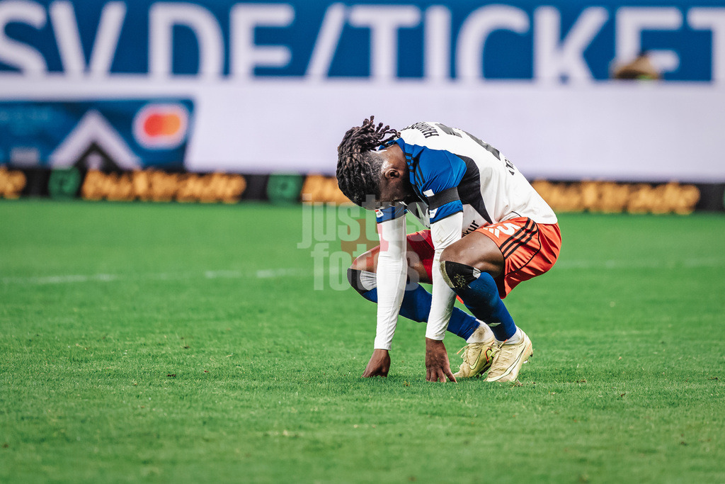 Fußball | Männer | Saison 2025/2026 | 1. Fußball-Bundesliga | 24. Spieltag | Hamburger SV vs. RB Leipzig | 01.03.2026 | Jordan Torunarigha (#25, HSV) enttäuscht nach der Niederlage