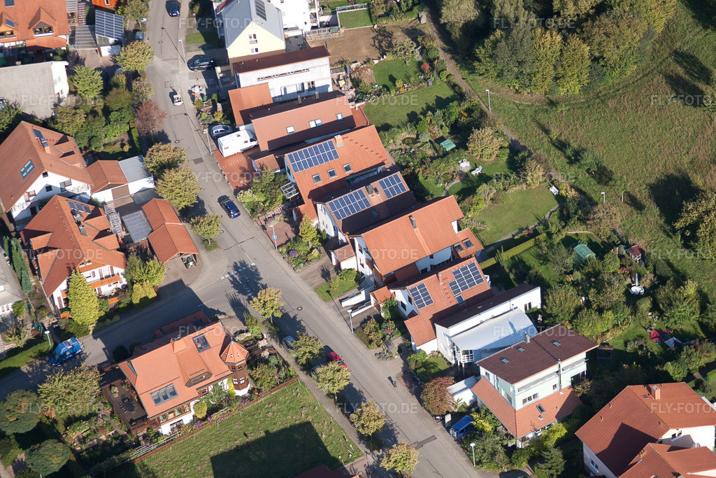 Luftbild: Langensteinbach, Mozartstr im Ortsteil Langensteinbach in Karlsbad im Bundesland Baden-Württemberg in Deutschland. Foto: IMG_45189.jpg vom 21.09.2011 durch Werner Riehm/FLY-FOTO.de