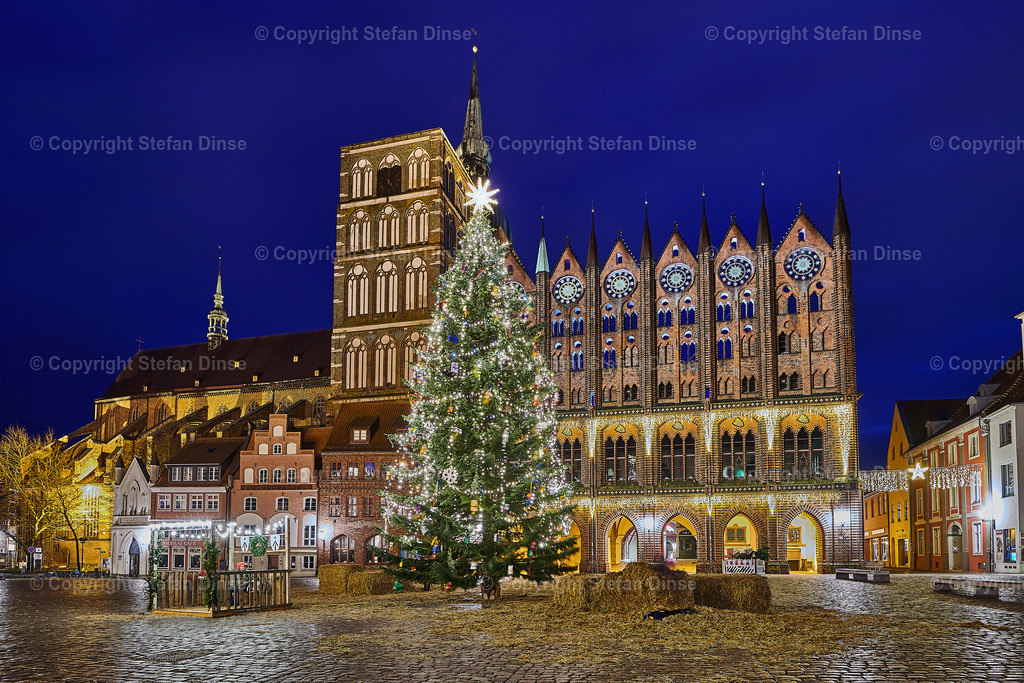 12_DSC6803 | Findlinge im Eis, Zeesenboote bei der Traditionsregatta, eine Seebrücke im Sonnenaufgang - mit den Bildern aus dieser Galerie erhalten Sie wunderschöne Aufnahmen über das ganze Jahr. Ein tolles Produkt zum Verschenken, Werben oder zum Träumen vom nächsten - Realisiert mit Pictrs.com