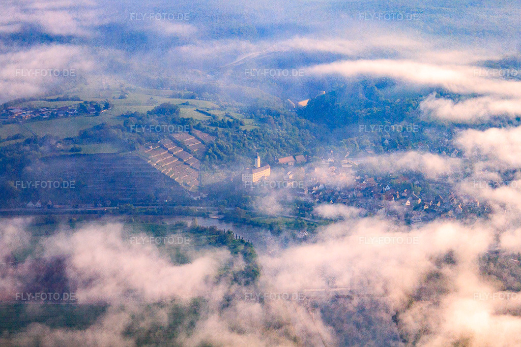 Luftbild: Weinberg Gundelsheimer Himmelreich und Schloss Horneck in Wolken im Ortsteil Michaelsberg in Gundelsheim im Bundesland Baden-Württemberg in Deutschland.Foto: IMG_56981.jpg vom 08.05.2013 durch Werner Riehm/FLY-FOTO.deAuflösung des Originals: 4525 x 3017 px