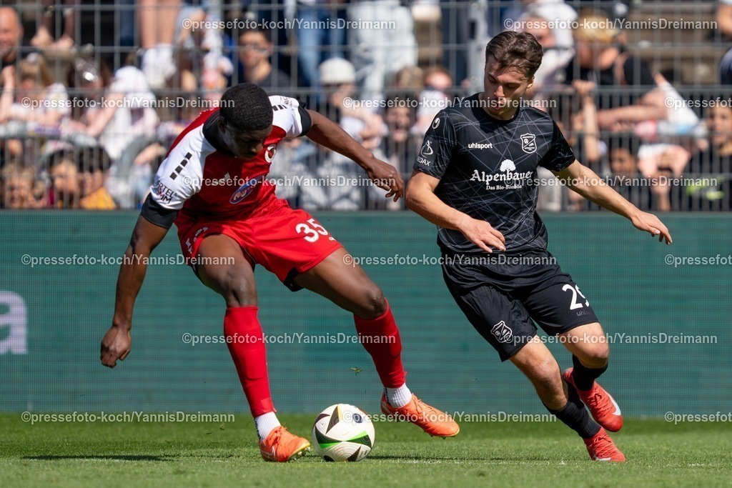 xydr05042501016 | 05.04.2025, xydrx, Fußball, Viktoria Köln - SpVgg Unterhaching , 3.Liga, Sportpark Höhenberg, Saison 2024 2025: Zoumana Keita (Viktoria Köln #35) im Zweikampf gegen Leander Popp (SpVgg Unterhaching #29) DFB regulations prohibit any use of photographs as image sequences and or quasi-video.