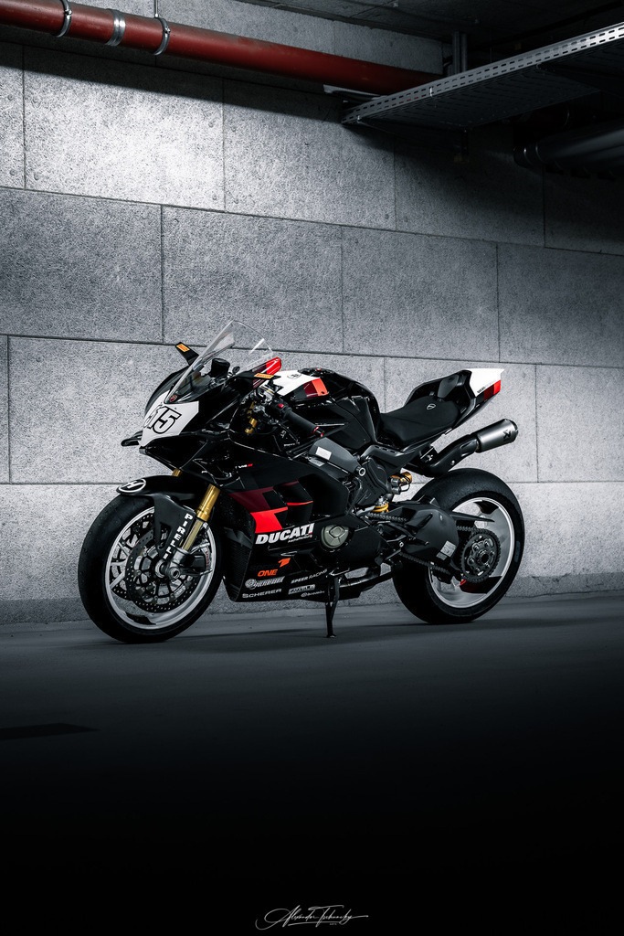 Ducati Panigale V4S | Entdecken Sie die faszinierende Welt von Alexander Tschuncky Arts: Kreative Fotografie, atemberaubende Automobilkunst und hochwertiger Bilderdruck. Lassen Sie sich inspirieren! - Realisiert mit Pictrs.com