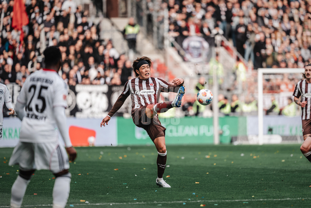 Fußball | Männer | Saison 2025/2026  | Fußball-Bundesliga | 25. Spieltag | FC St. Pauli vs. Eintracht Frankfurt | 08.03.2026 | Tomoya Ando (#15, FC St. Pauli)