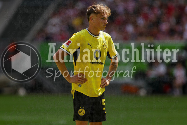 25.07.2026, GER, Fussball, Herren, Vorbereitungsspiel, Saison 2026/2027, Fortuna Düsseldorf - Borussia Dortmund | Arne Wessels (BVB) schaut