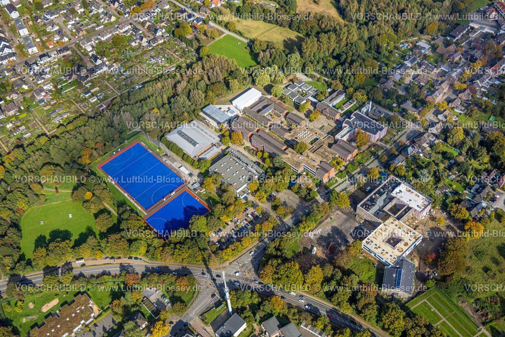 Dinslaken241008908 | Luftbild, Hiesfeld Schulzentrum mit Gesamtschule, Hauptschule  und Gustav-Heinemann-Gymnasium, Sporthallen und blaue Sportplätze, Baustelle Realschule und Gustav-Heinemann-Gymnasium Campus-Süd, Hiesfeld, Dinslaken, Ruhrgebiet, Nordrhein-Westfalen, Deutschland