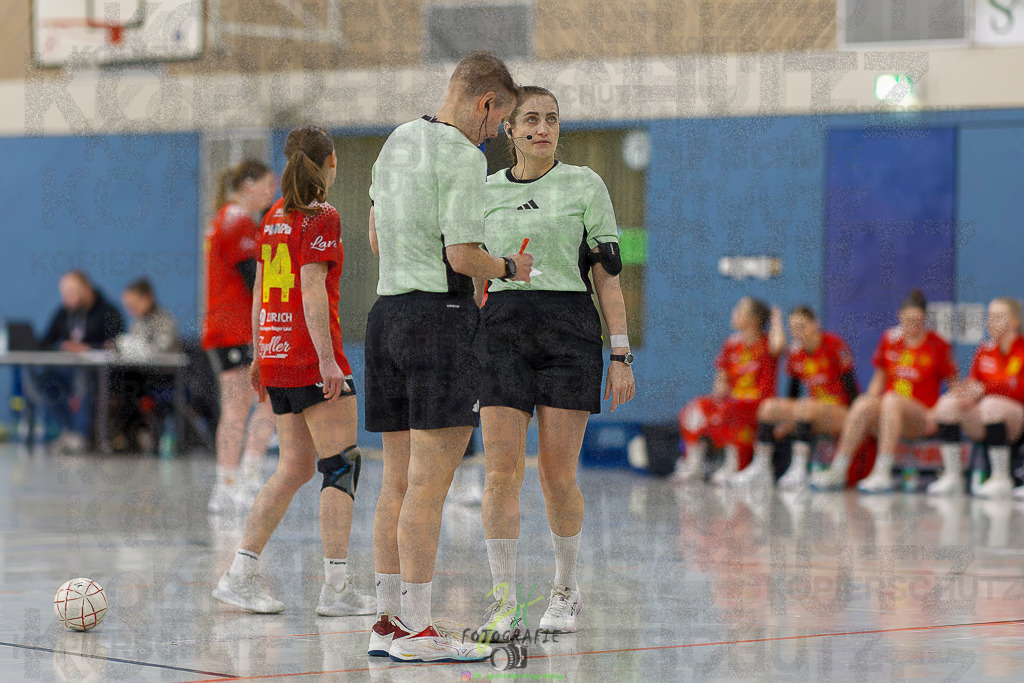 Frauen Regionalliga (HHV); HSG Wettenberg - TV Hüttenberg | Frauen Regionalliga (HHV); HSG Wettenberg - TV Hüttenberg am 06.12.2025 in Launsbach (Wettenberg) (Halle GS Launsbach (Wettenberg))Photo © 2025 - Jörg Heinrich - Realisiert mit Pictrs.com