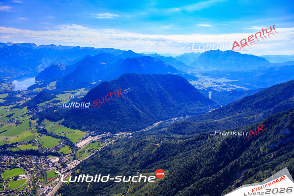 Die Luftaufnahme der Stadt Bad Aussee wurde 2017 vom Flugzeug heraus erstellt ( keine Drohne )- hohe Auflösung für beste Qualität