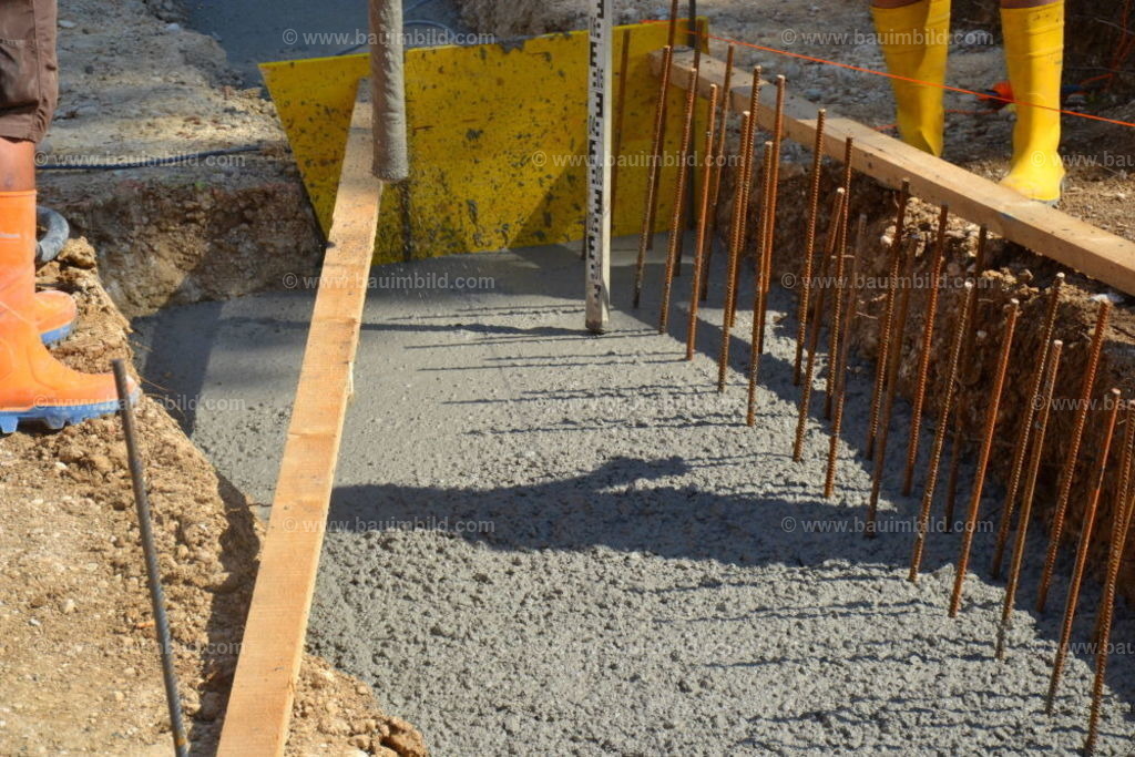 bib-lg04-betonarbeiten-0020 | Nach LV-Leistungsgruppen sortierte Detailfotos über den Bau eines Hauses. Alle Hausbau-Bilder direkt vom Urheber und Autor der Website Haus-Selber-Bauen.com