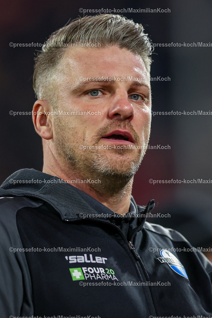 Due0911240109602105 | 09.11.2024, Fußball, Fortuna Düsseldorf - SC Paderborn 07, 2. Bundesliga, Merkur Spiel-Arena, Saison 2024 2025: Trainer Lukas Kwasniok (Cheftrainer Paderborn) DFB regulations prohibit any use of photographs as image sequences and or quasi-video.