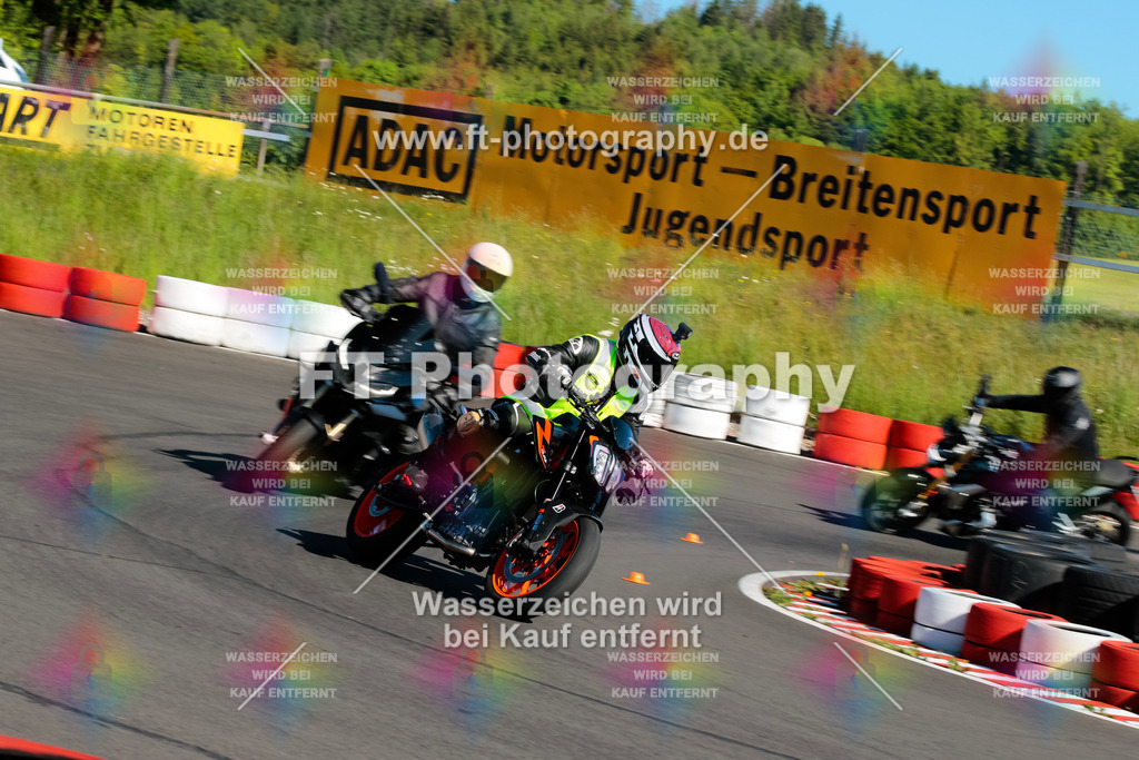 Moto-TeamOBK-21326 | Hier findet Ihr Bilder von Touristenfahrten auf der Nürburgring Nordschleife oder von anderen Veranstaltungen die ich besucht habe. Viel Spass beim Durch Schauen 
