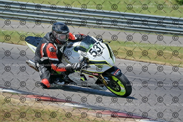 25bt04-0505 | markuskiefer.com - Realisiert mit Pictrs.com
