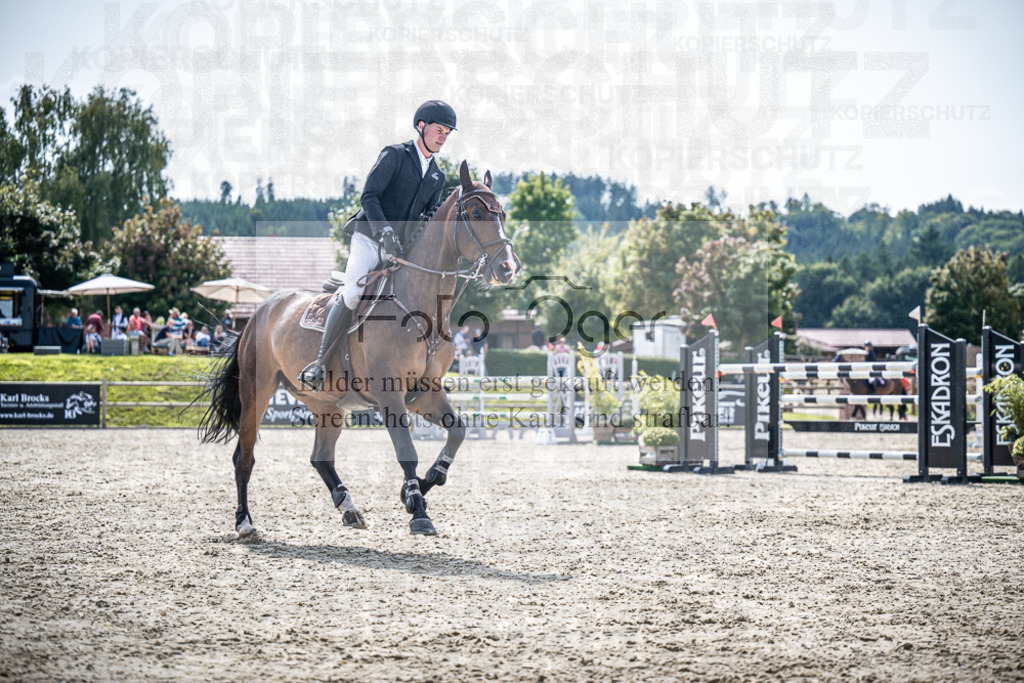 DOS_8175 | Entdecke hochwertige Reitturnierfotos von Foto Oger. Professionell, emotional und authentisch – jetzt Lieblingsmomente im Shop bestellen.Deutschlandweite Turnierfotografie. - Realisiert mit Pictrs.com