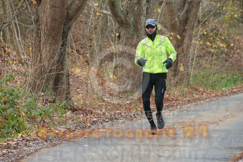 221211_1150_EX1_5336 | Sportfotografie im Rhein-Sieg Kreis, Köln, Bonn, NRW, Rheinland Pfalz, Hessen, etc. Unser Tätigkeitsfeld umfasst den Laufsport vom Volkslauf über den Marathon, Duathlon, Triathon bis zum Ultralauf wie Kölnpfad Ultra oder Schindertrail.