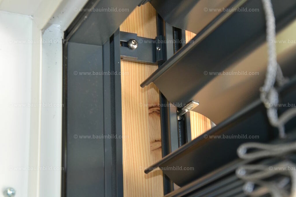 bib-lg14-fenster-0122 | Nach LV-Leistungsgruppen sortierte Detailfotos über den Bau eines Hauses. Alle Hausbau-Bilder direkt vom Urheber und Autor der Website Haus-Selber-Bauen.com