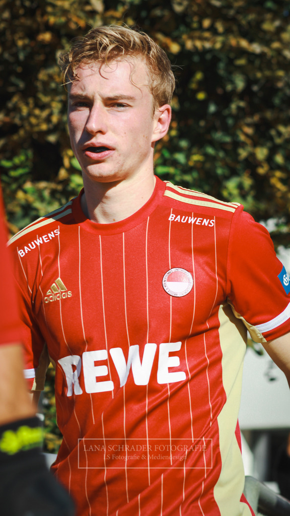 Rot - Weiß Köln - Havesterhuder THC 09.10.22-46 | lanaschraderfotografie - Realisiert mit Pictrs.com