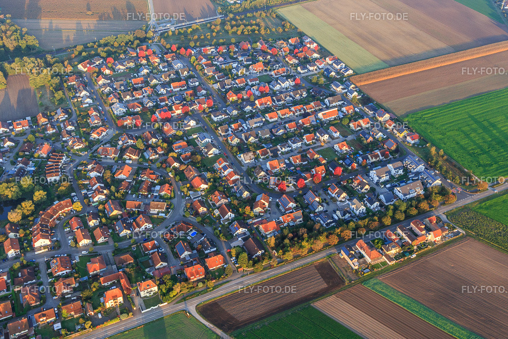 An den Tongruben | Luftbild: An den Tongruben in Rheinzabern im Bundesland Rheinland-Pfalz in Deutschland. Foto: IMG_129750.jpg vom 10.10.2021 durch Werner Riehm/FLY-FOTO.de - Realisiert mit Pictrs.com