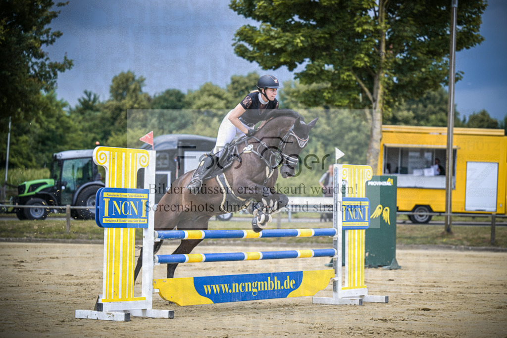 DOS_0560 | Entdecke hochwertige Reitturnierfotos von Foto Oger. Professionell, emotional und authentisch – jetzt Lieblingsmomente im Shop bestellen.Deutschlandweite Turnierfotografie. - Realisiert mit Pictrs.com