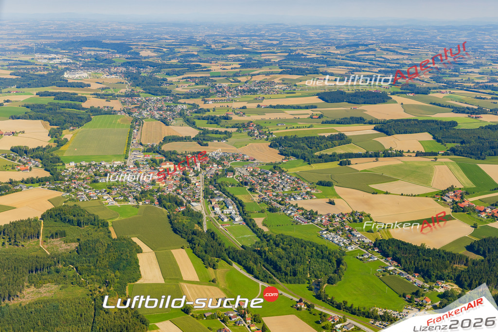 Luftaufnahme der Stadt Aurolzmünster - Die Luftaufnahme wurde 2025 vom UL-Flugzeug heraus erstellt ( keine Drohne ) - Hochauflösende Luftaufnahme - für professionelle Ausdrucke geeignet. Die Geschenkidee !Mit Lizenz und Bildrechte bestellbar