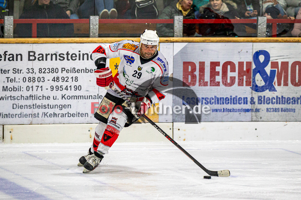 TSV Peißenberg Miners vs Legenden 20 TSV Peißenberg | TSV Peißenberg Legenden 20 Jahre Bayernliga, TSV Peißenberg Miners vs Legenden 20 TSV Peißenberg,Jürgen Müller (Legenden 29) in Aktion,2024-09-13 in Peißenberg (Eisstadion)Jürgen Müller (Legenden 29)Copyright: WolfgangxLindner