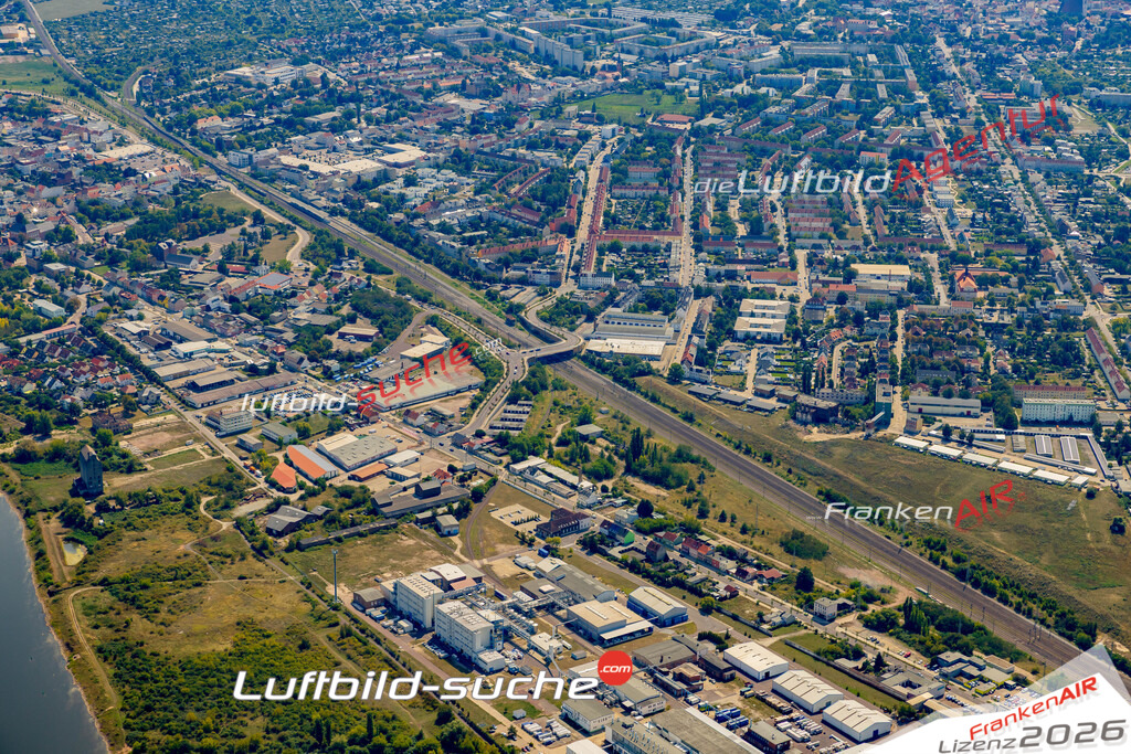 Luftbild der Stadt Schönebeck - Die Luftaufnahme wurde 2025 vom UL-Flugzeug heraus erstellt ( keine Drohne ) - Hochauflösende Luftaufnahme - für professionelle Ausdrucke geeignet. Die Geschenkidee !Hier alle&nbsp;Infos zur Lizenzierung der LuftaufnahmeWir fliegen auch dieses Jahr wieder in Ihre Region um Luftbilder zu erstellen.- Luftbild anfragen