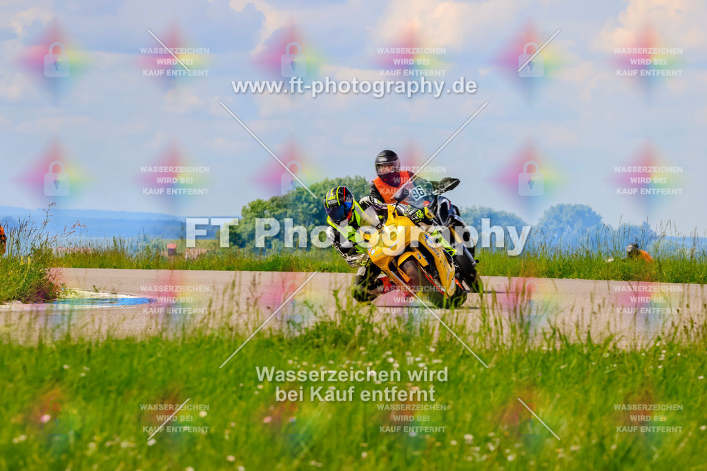 MotoTeam-0784 | Hier findet Ihr Bilder von Touristenfahrten auf der Nürburgring Nordschleife oder von anderen Veranstaltungen die ich besucht habe. Viel Spass beim Durch Schauen 