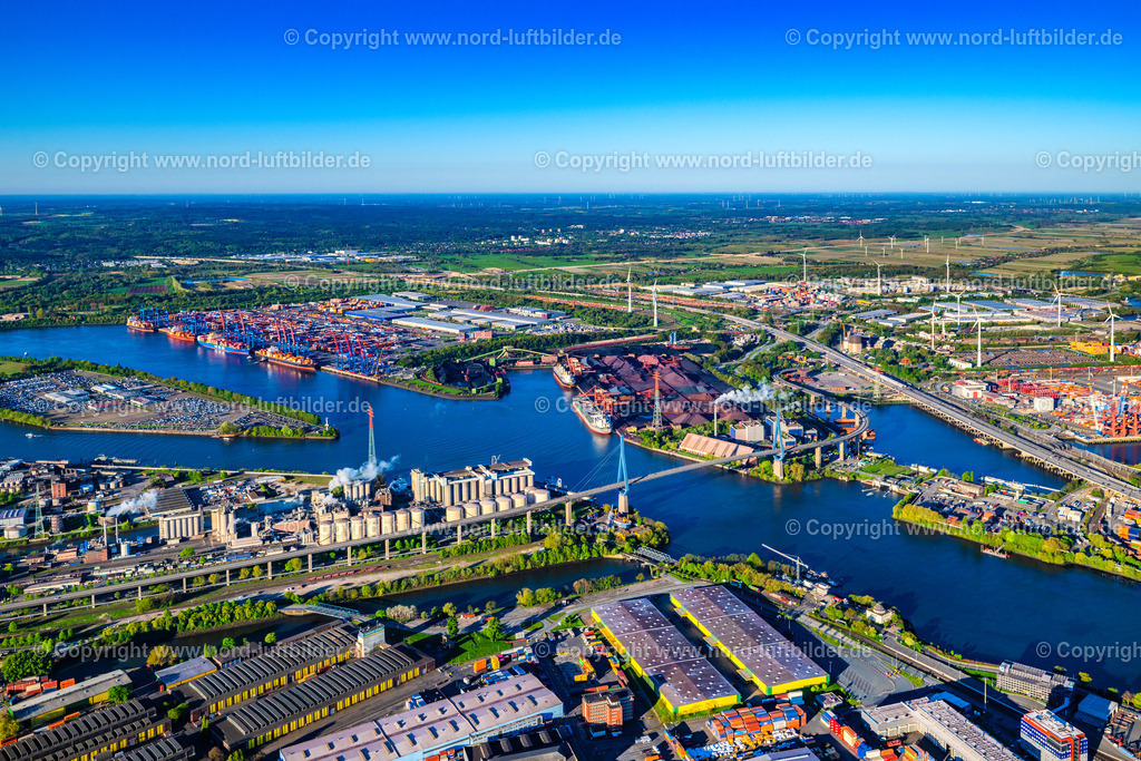 Hamburg_Waltershof_Altenwerder_Köhlbrandbrücke_ELS_9576270425_Kopie | HAMBURG 27.04.2025 Fluß - Brückenbauwerk einer Schrägseilbrücke " Köhlbrandbrücke " über dem Rugenberger Hafen im Ortsteil Steinwerder in Hamburg, Deutschland. Weiterführende Informationen bei: Freie und Hansestadt Hamburg Landesbetrieb Straßen, Brücken und Gewässer,  HPA Hamburg Port Authority,  Ingenieurbüro GRASSL GmbH. // River - bridge construction Koehlbrandbruecke on Koehlbrandbrueckenlauf over the port Rugenberger Hafen in the district Steinwerder in Hamburg, Germany. Further information at: Freie und Hansestadt Hamburg Landesbetrieb Strassen, Bruecken und Gewaesser,  HPA Hamburg Port Authority,  Ingenieurbuero GRASSL GmbH. Foto: Martin Elsen