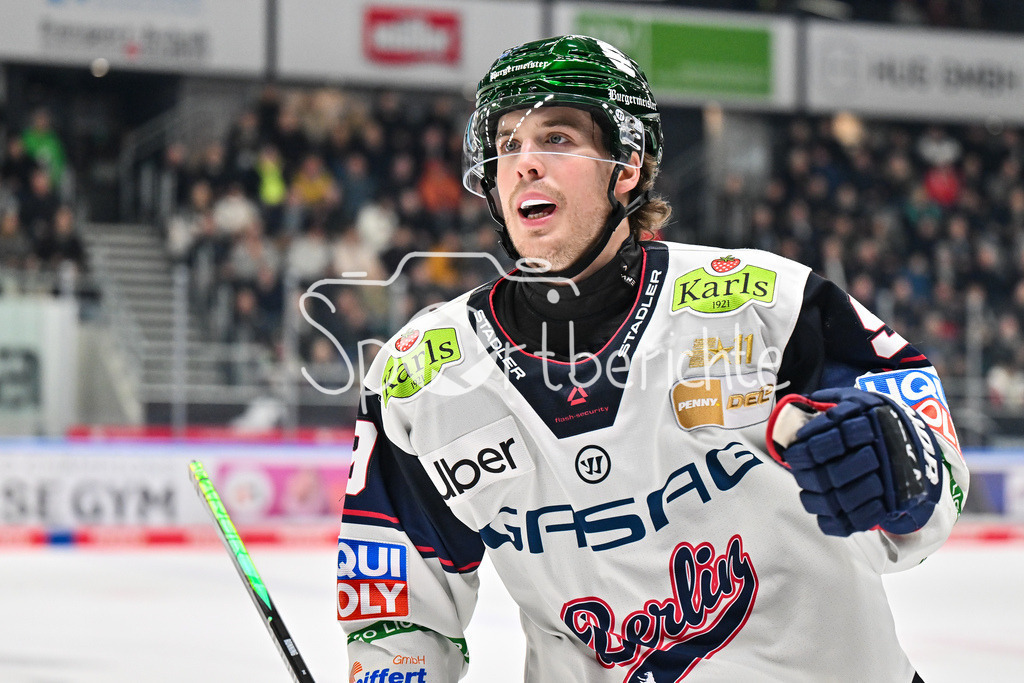 Augsburger Panther - Eisbären Berlin | AUGSBURG, GERMANY - 27. JANUARY: Jubel der Gäste nach dem Treffer zum 0-1 durch Ty RONNING (Eisbären Berlin 9) / Tor / Torschuetze / Freude / Happy während dem Match zwischen den Augsburger Panthern und den Fischtown Pinguins am 43. Spieltag der Penny DEL im Curt Frenzel Stadion